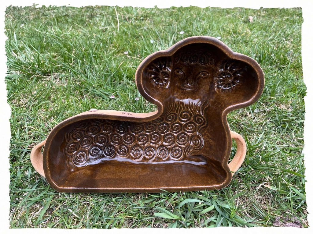 Beránek kudrnatý ležící